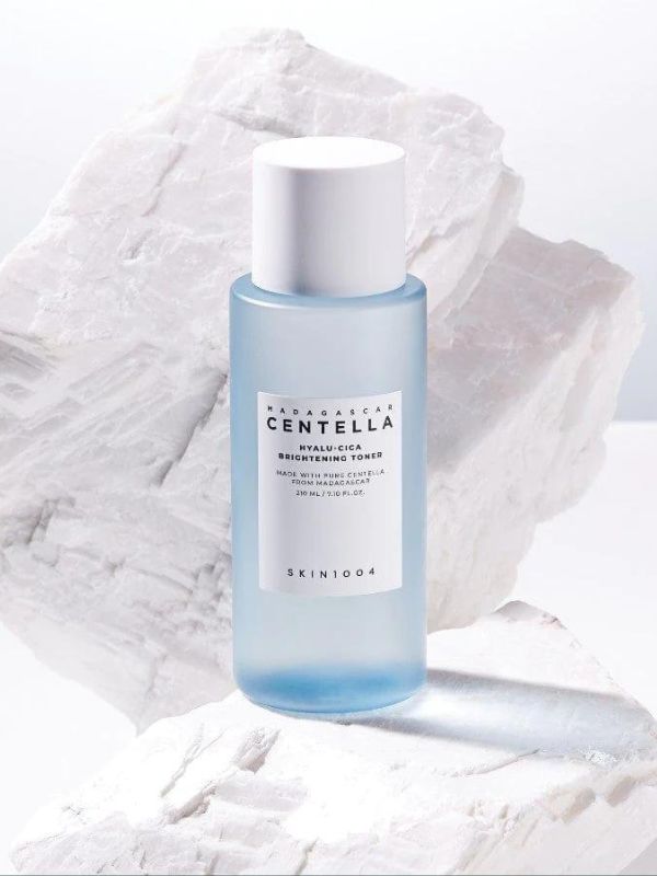 SKIN1004 Madagascar Centella Hyalu-Cica Brightening Toner 210ml